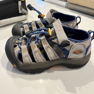 Size 10 toddler Keens